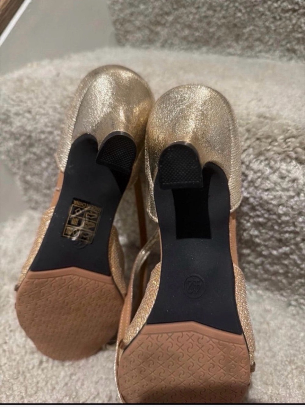 Women’s Metallic Gold Strappy Sandals - Picture 3 of 3